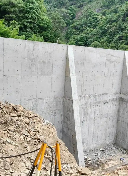 商丘睢阳区重力式挡土墙
